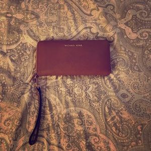 Authentic Micheal Kors Wallet. PERFECT CONDITION